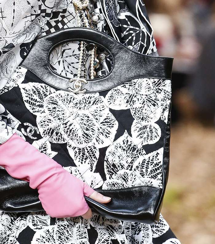 حقائب CHANEL المطبعة بالازهار وباسلوب الكلاتش الكبير