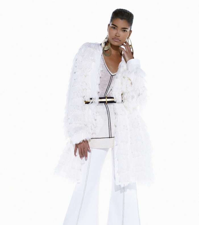 موضة سترة الفرو المزينة بحزام على الخصر من BCBG