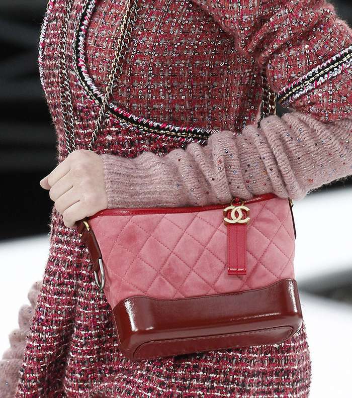 حقيبة الكتف المبطنة والجلدية من CHANEL لشتاء 2018