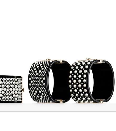 اساور مميزة من CHANEL باسلوب الـ Cuff لامراة الجدي