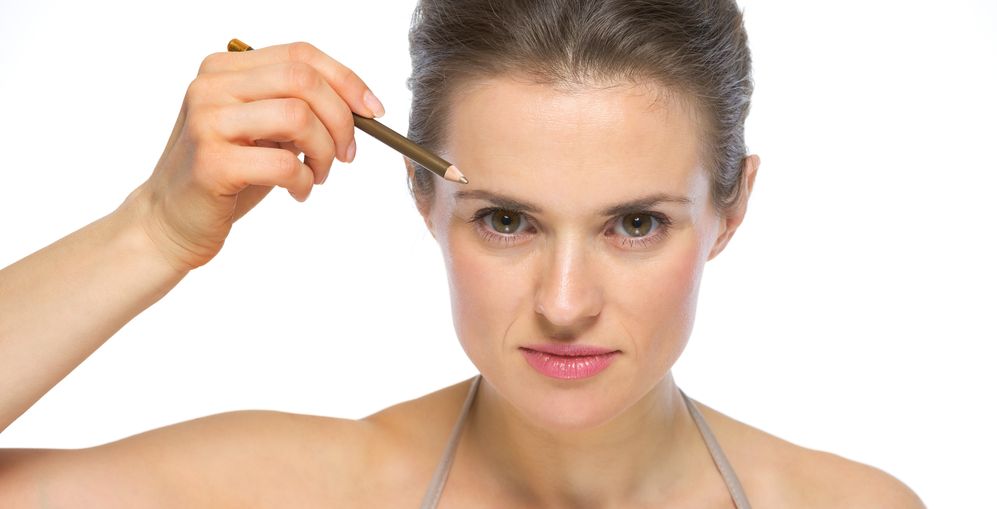 طريقة اختيار قلم حواجب ثابت