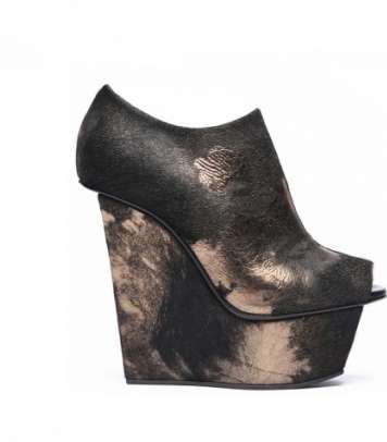 أحذية مميّزة وغريبة من دييغو دولتشيني لخريف 2012