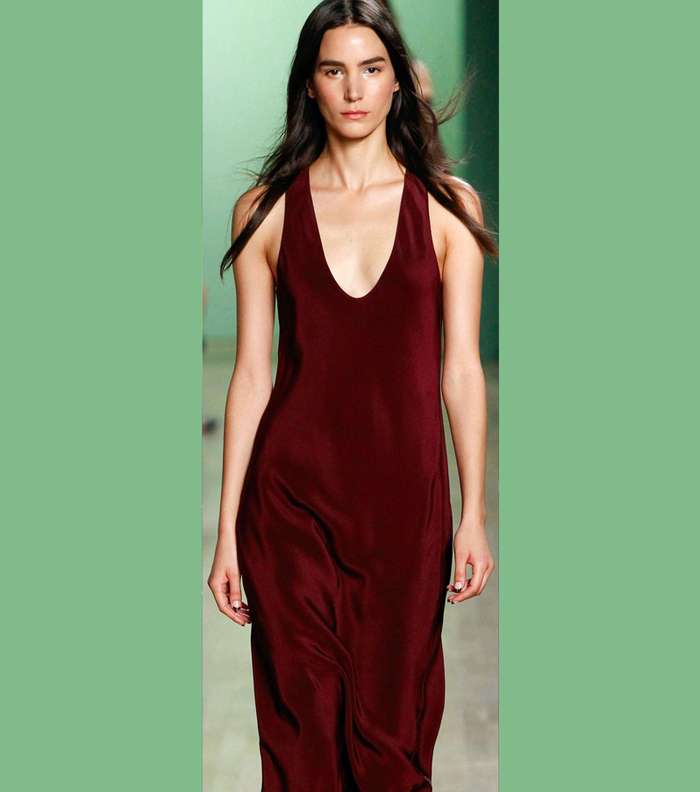 تألقي فستان عنابي يبهر من حولك