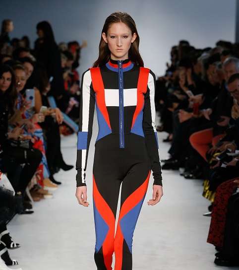 جامبسوت مزينة بالاشكال والالوان من توقيع علامة Emilio Pucci