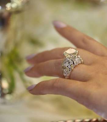 الخاتم التي تلقّته ميريام فارس بمناسبة عيد زواجها