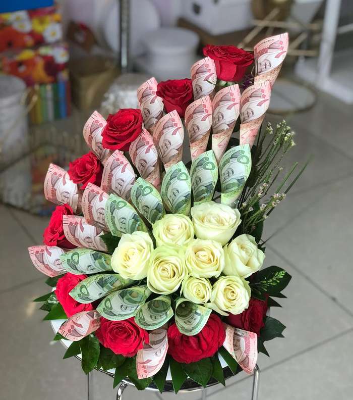 صور هديه فلوس للعروس