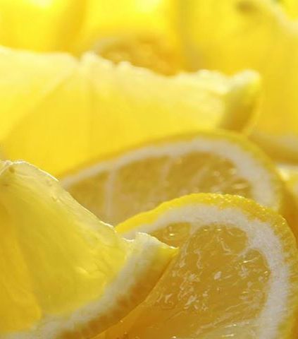 الليمون لإزالة الإفرازات الدهنية