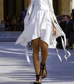 تعرفي على آخر صيحات الموضة مع مجموعة Isabel Marant لصيف 2016