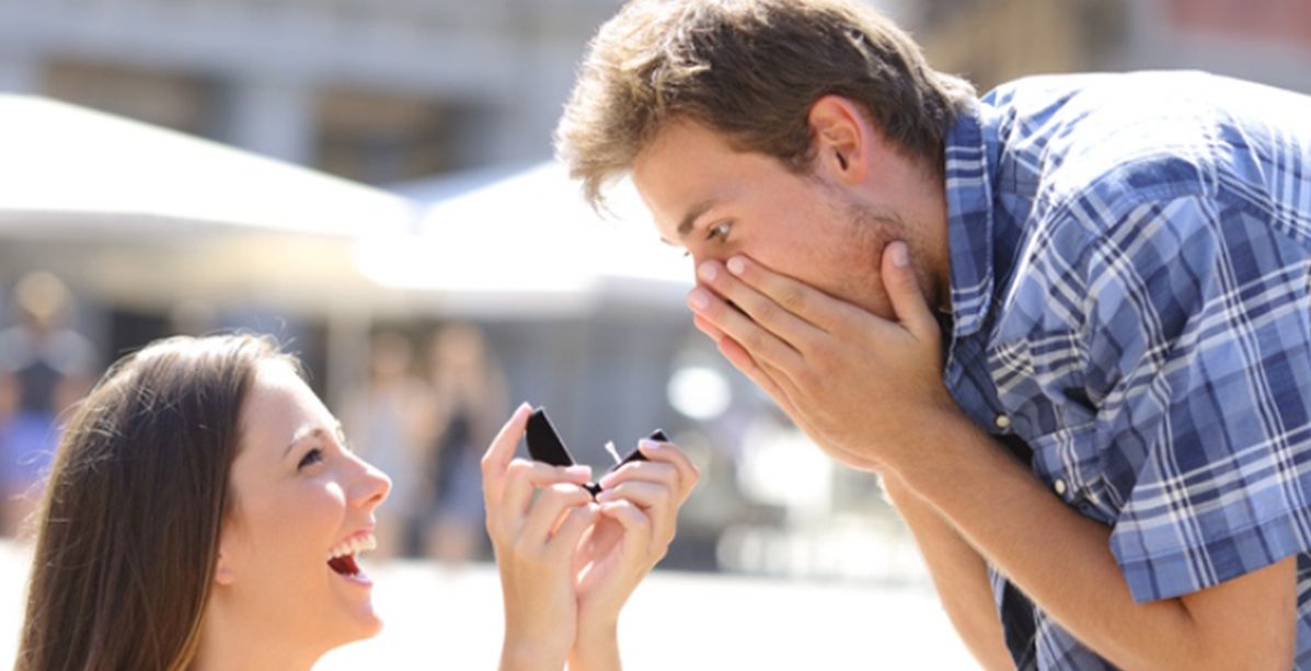 بالفيديو، فتاة تونسية تكسر القواعد وتعرض الزواج على حبيبها... فهل وافق؟