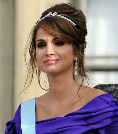 اكسسوار تسريحة شعر الملكة رانيا على شكل تاج