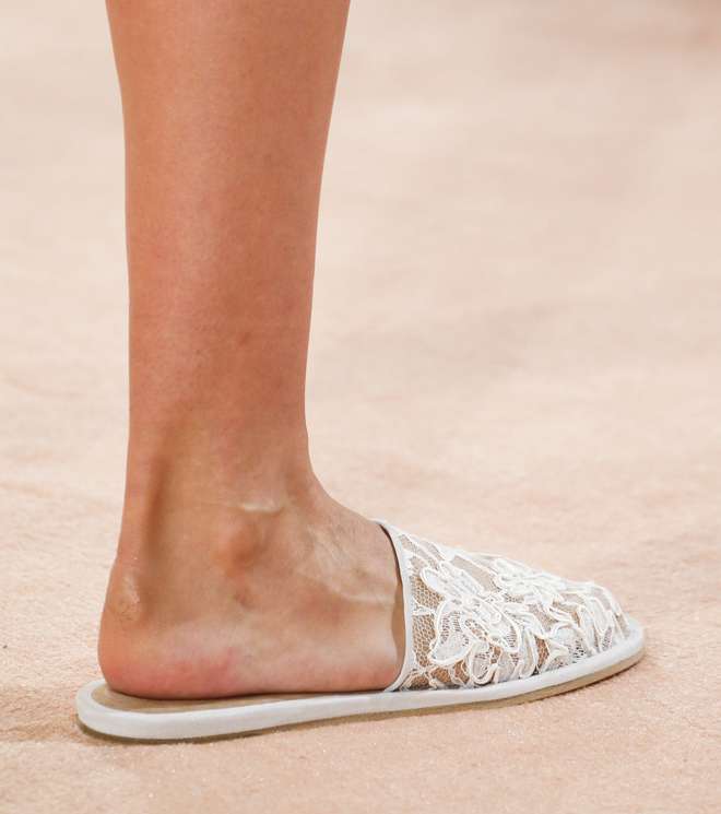 حذاء المول المسطح من بلانسياغا لصيف 2016