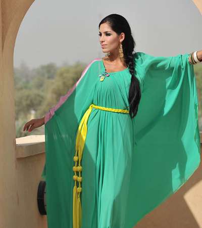 صور اجمل عبايات ملونه