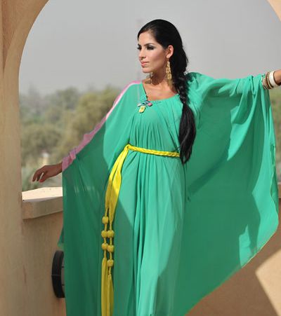 صور اجمل عبايات ملونه