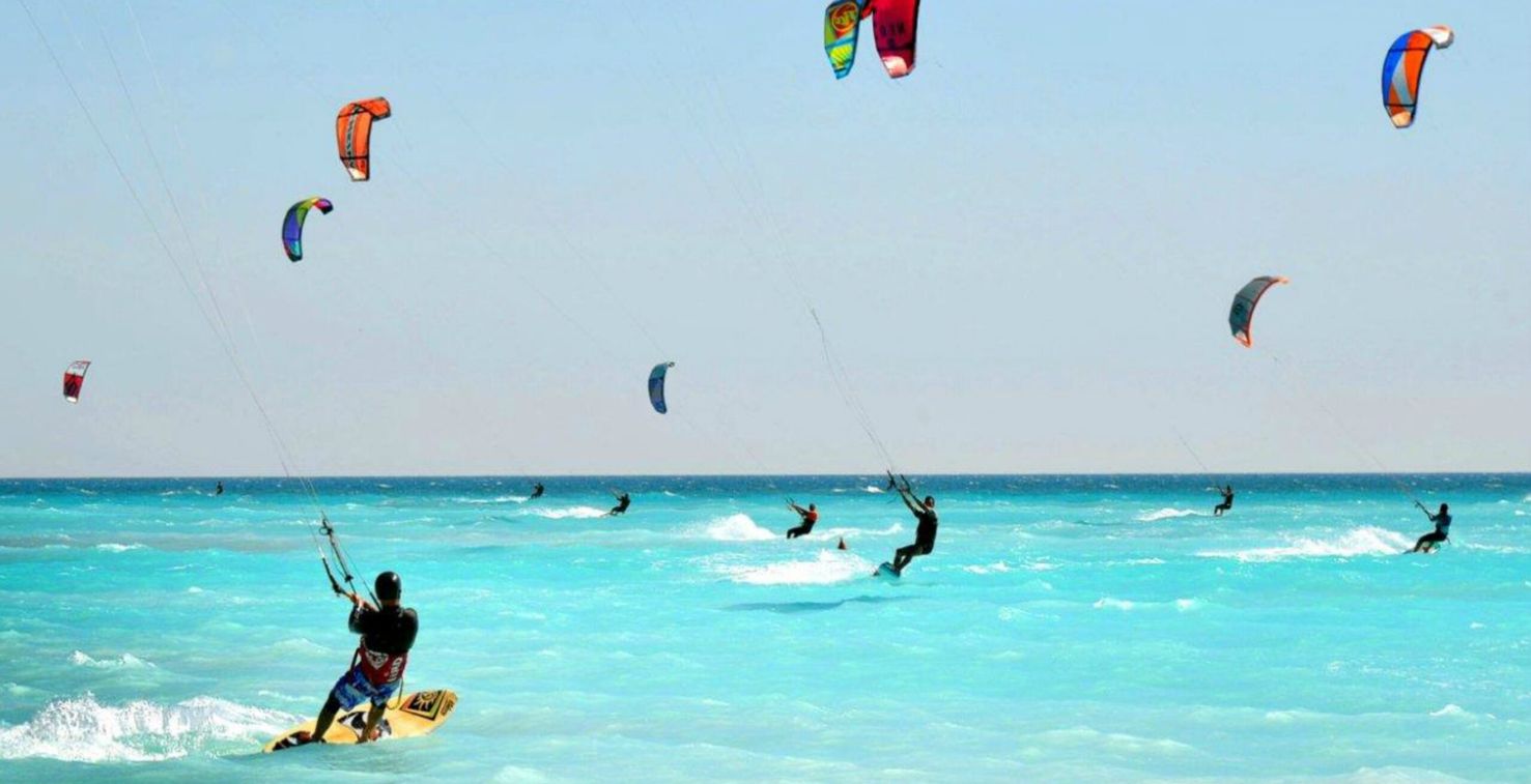 بطولة ركوب الأمواج الشراعية في جدة