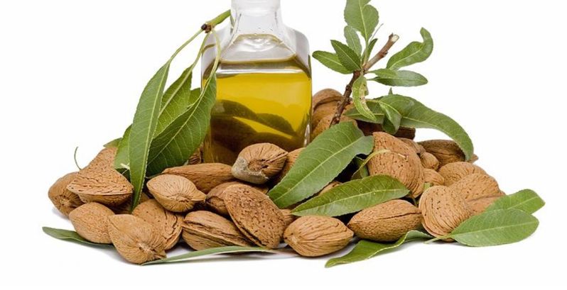 فوائد زيت اللوز المر للبشره كثيره ولكن انتبهي