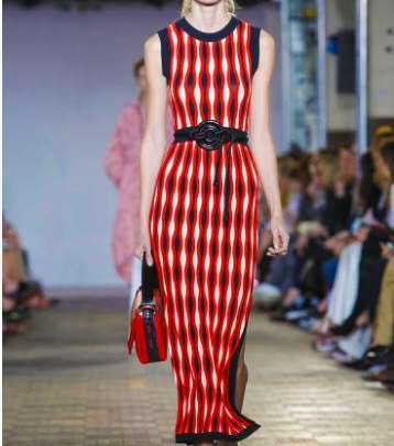 فستان بقماش الـ Knitwear والطول المتوسط من Sportmax لصيف 2017