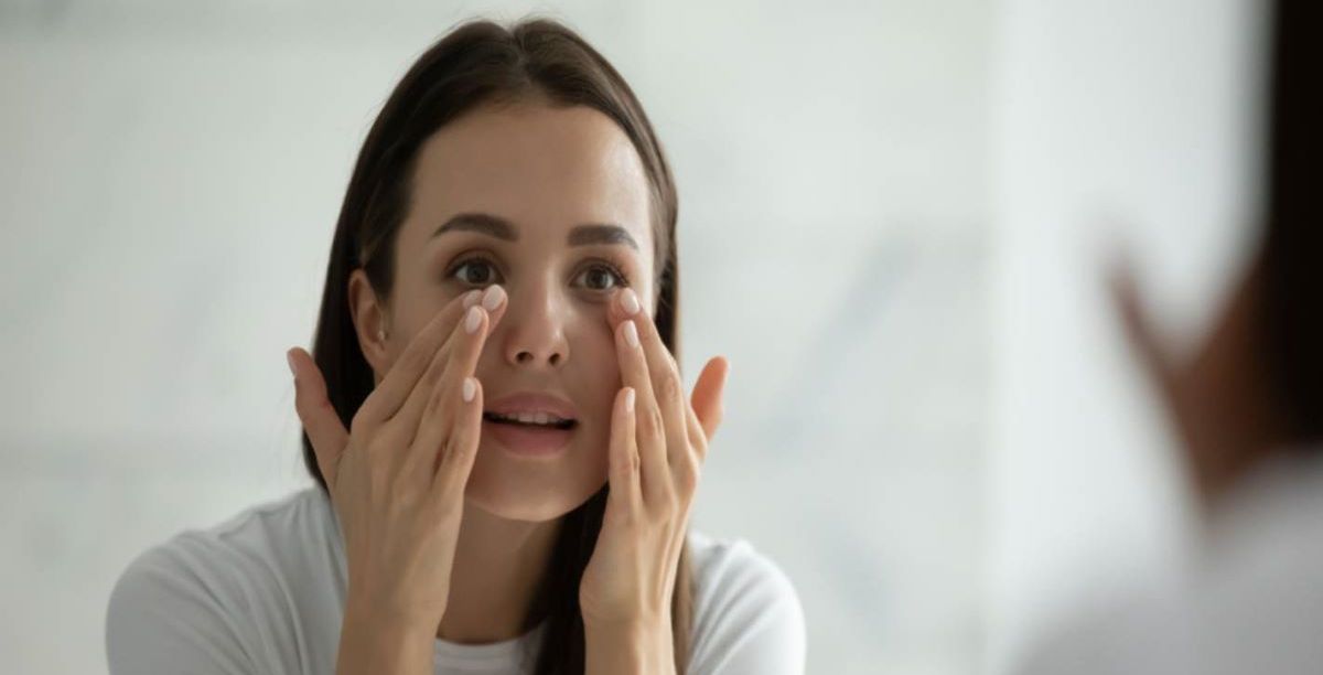 علاج الحبوب البيضاء تحت الجلد في الوجه