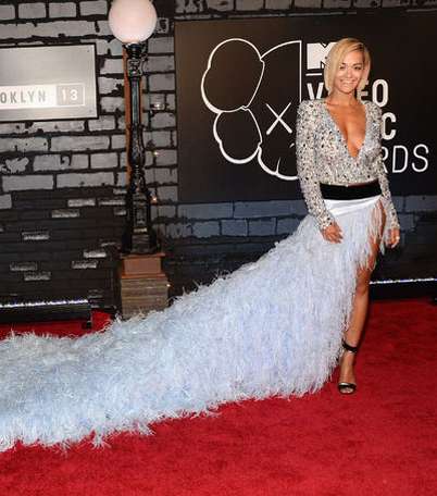 بالصور، إليك أجمل فساتين النجمات في حفل MTV Video Music Award