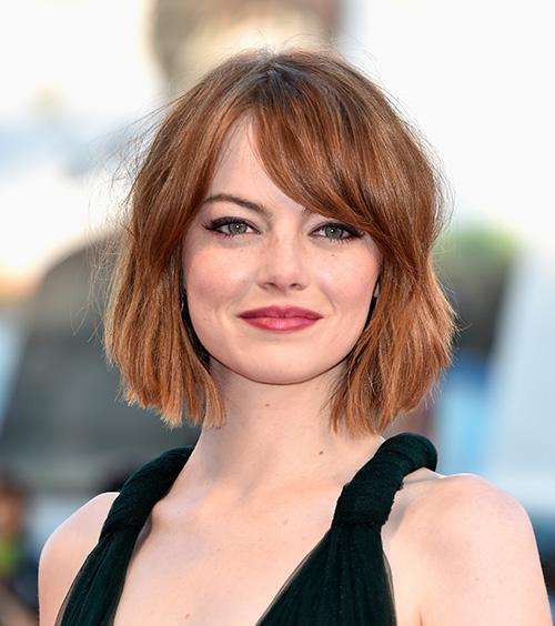 إيما ستون...أكثر النجمات اللواتي عرفن باللون الأحمر 