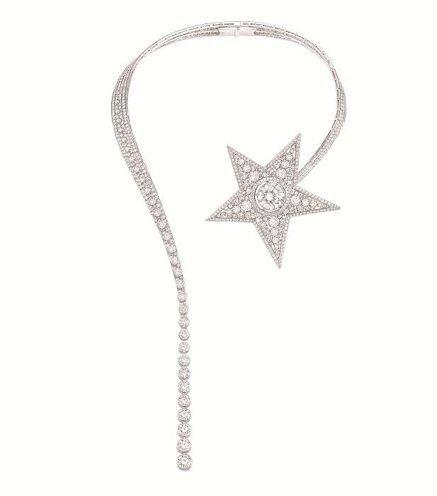 قلادة من مجموعة Bijoux de diamants على شكل نجمة من Chanel