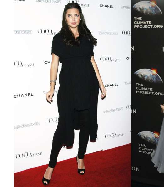 ما أجمل حمل Adriana Lima!