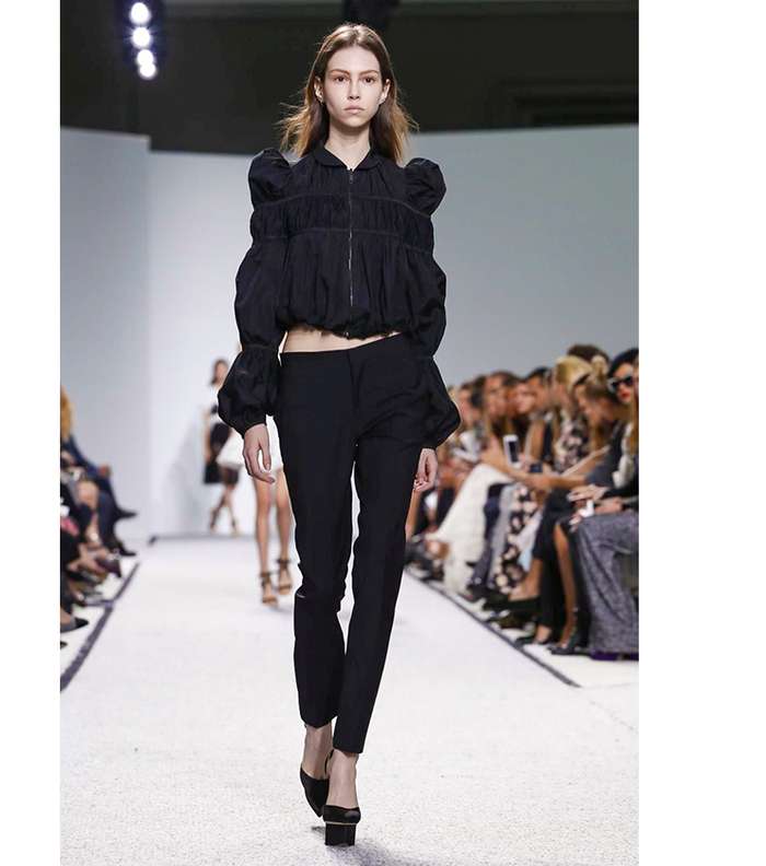 من اسبوع الموضة في باريس تعرفي على مجموعة Giambattista Valli لربيع وصيف 2017