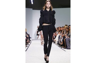من اسبوع الموضة في باريس تعرفي على مجموعة Giambattista Valli لربيع وصيف 2017