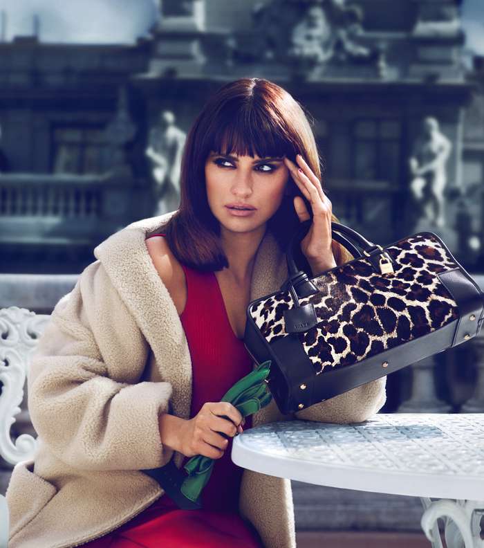 بينيلوبي كروز تصور إعلانات حقائب Loewe الجديدة