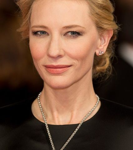 إطلالة كلاسيكيّة في BAFTAs