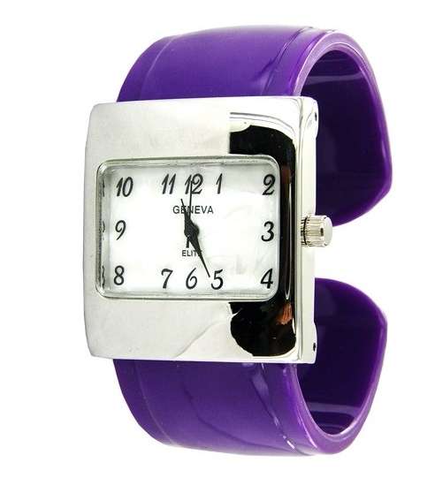 الساعة البنفسجية الملفتة