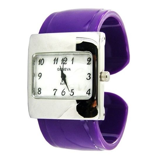 الساعة البنفسجية الملفتة