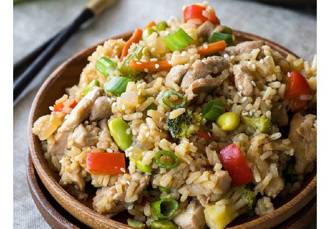 طبق الأرز مع اللحم الناعم والخضار