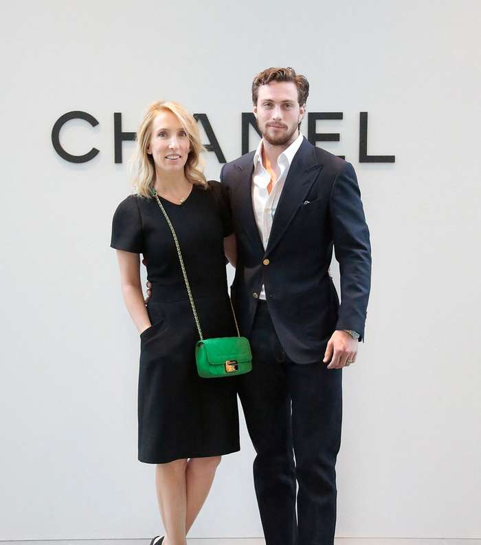 Sam Taylor-Johnson إلى جانب زوجها 