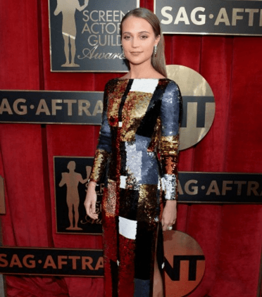 اليسيا فيكاندر بفستان من لويس فويتون في حفل SAG Awards 2016