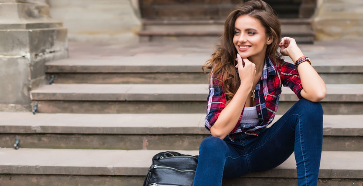 تنشر الابتسامة والضحكة أينما تذهب لكنها الأشد حزناً وألماً.. فهل أنت كذلك؟