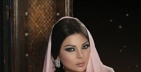 صورة لهيفاء وهبي بالحجاب