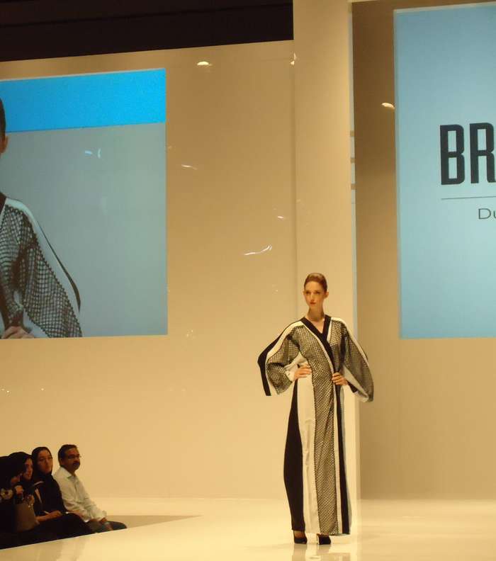 عروض أزياء مميّزة وأنيقة تتخلل ساعات المعرض