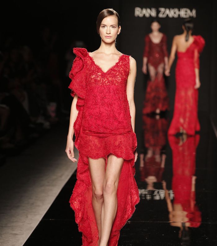 فستان راني زاخم الأحمر