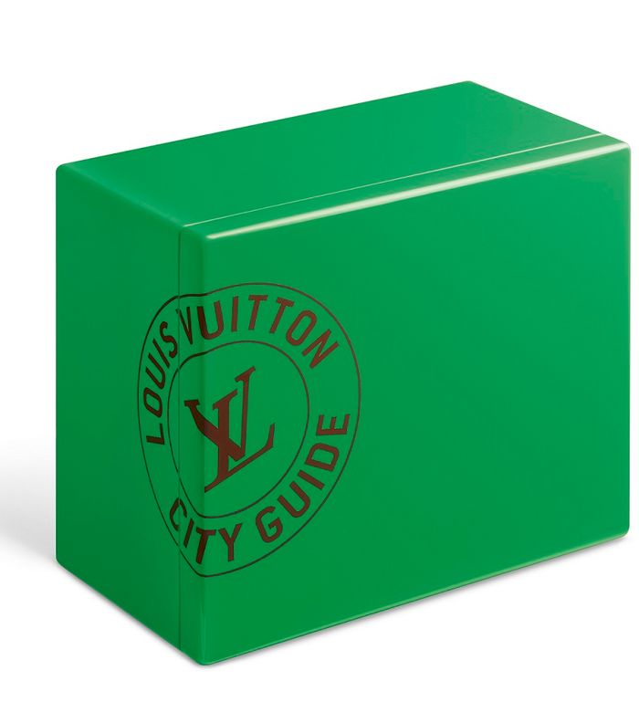 الأخضر، إحدى الألوان الخمسة التي قدّمتها دار لويس فيتون كعلب مميزة لاحتضان دليل المدن بنسخته الحديثة
