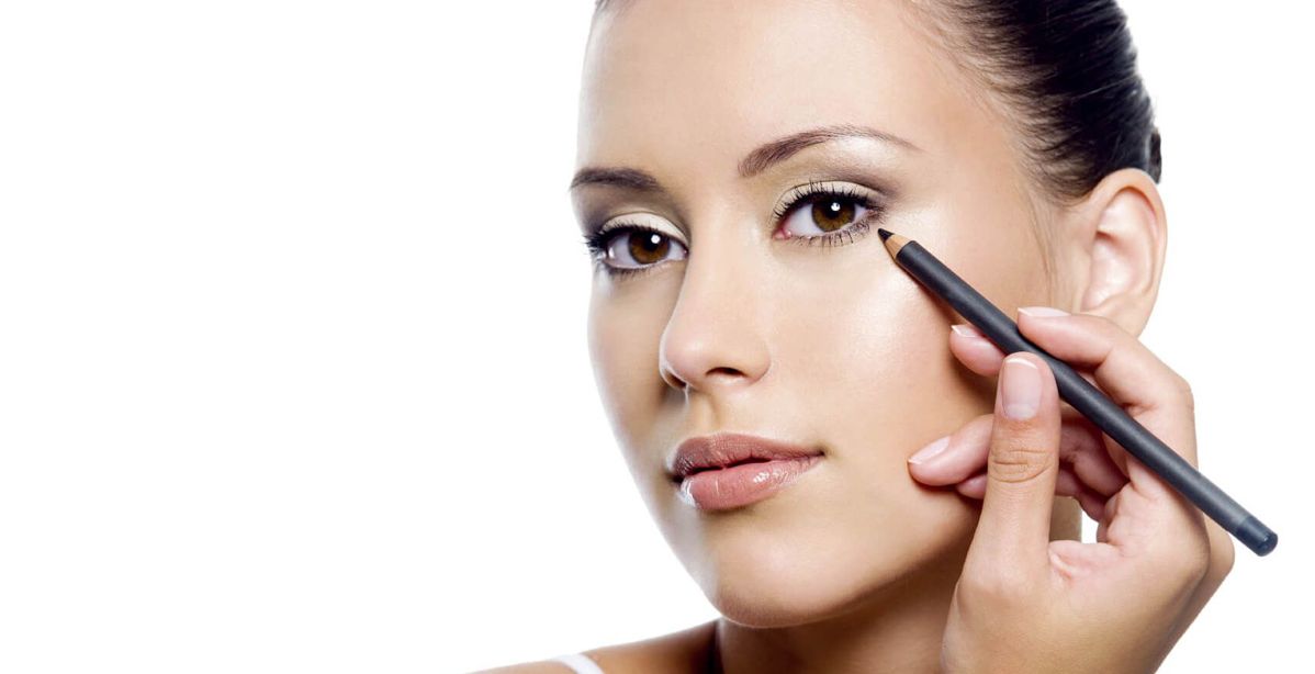 هذه الخطوات تمنع سيلان الكحل من عيونك