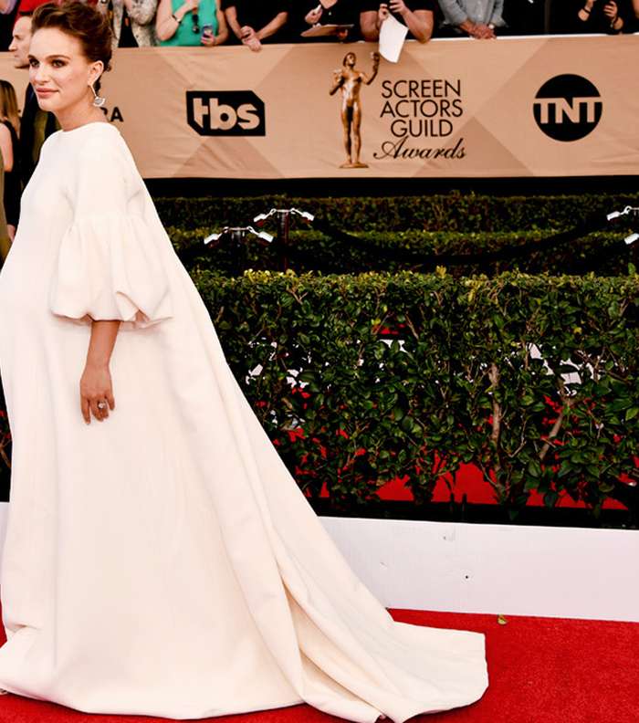 نتالي بورتمان بفستان من ديور في حفل SAG Awards 2017