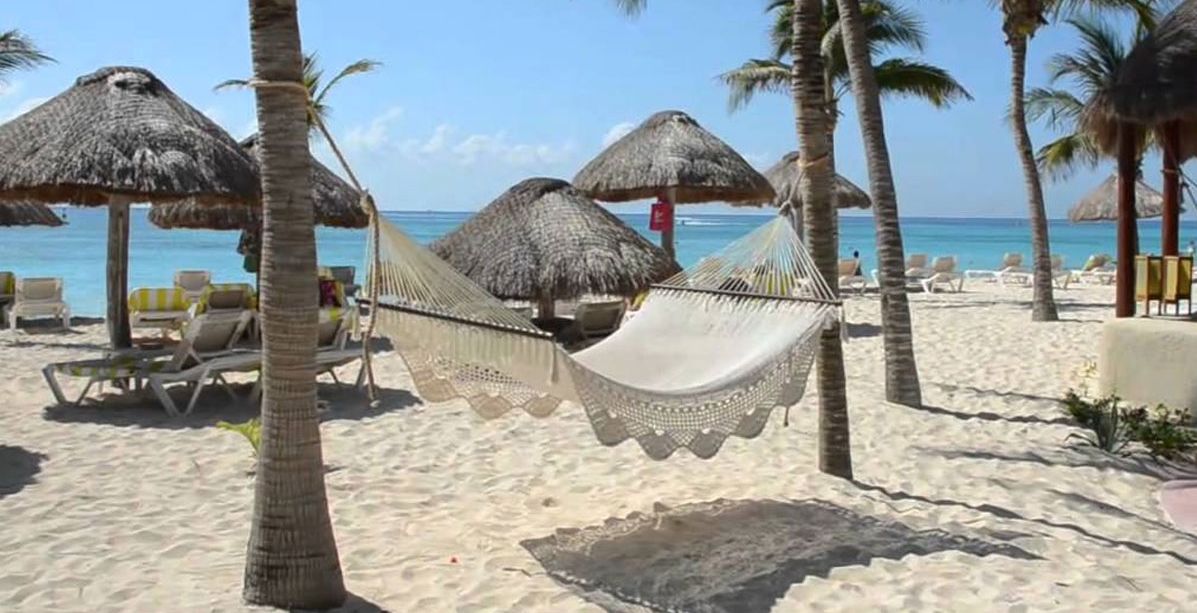 وظيفة الأحلام تدفع 120 ألف دولار أميركي مقابل العيش في أفخر المنتجعات على الشاطئ