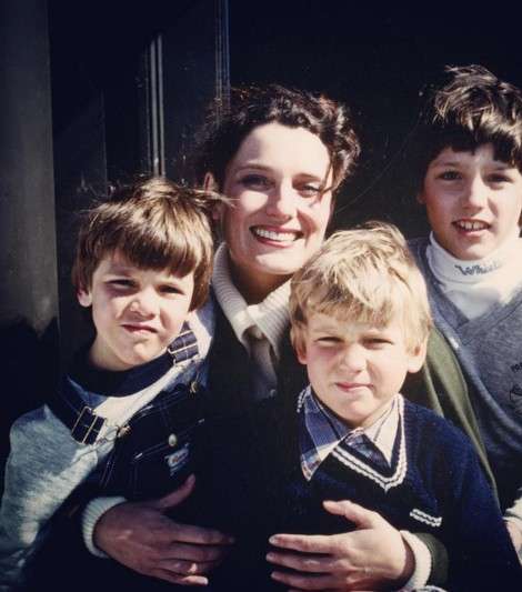 جاستين ترودو في طفولته مع والدته وشقيقيه