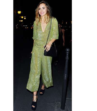 الاخضر الزيتوني لاطلالة انيقة تناسب السهرات