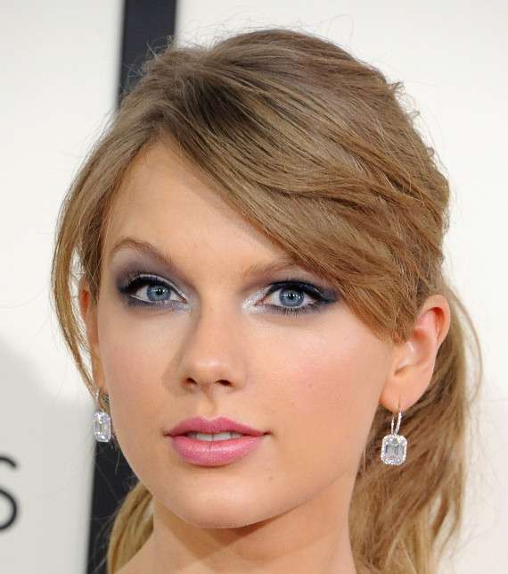 تألقي بالألوان الرمادية