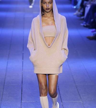 احصلي على اطلالات معاصرة وحيوية مع مجموعة DKNY لصيف 2017