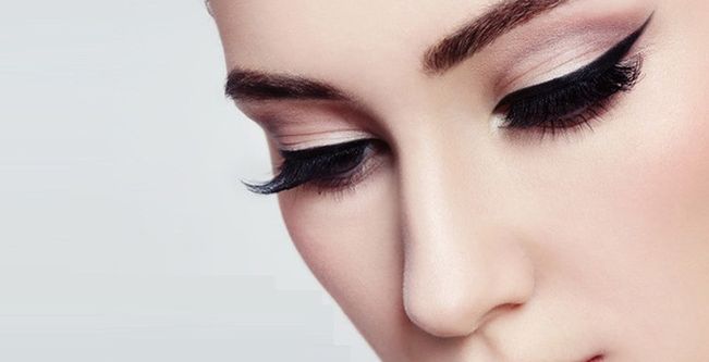 خطوات تطبيق الآيلاينر السائل