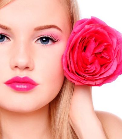 الزهري...موضة مكياج لافتة هذا الربيع 