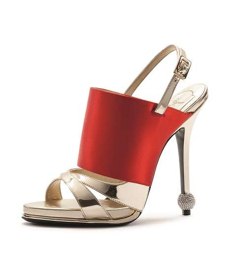 تالقي باجمل احذية Roger Vivier بالكعب الغريب