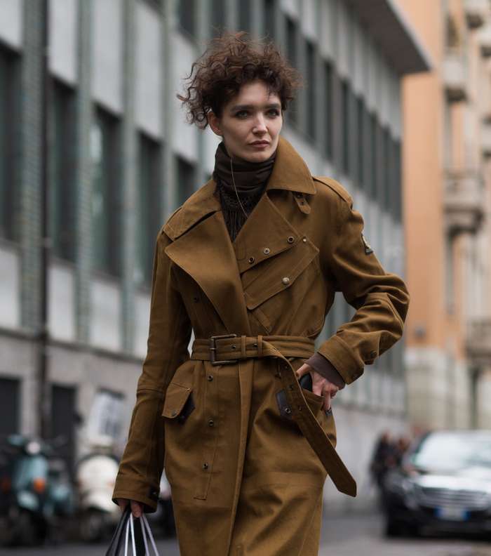 موضة معطف الترنش Trench Coat بالاسلوب العسكري من اليوم الخامس من اسبوع الموضة في ميلانو